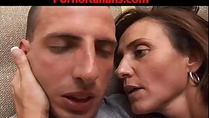 Italian MILF Mature Mom - Mamma Arrapata Scopa Ragazzo