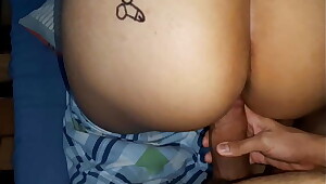 Mi nieto me raya la espalda y me graba para sus vdeos pornogrficos